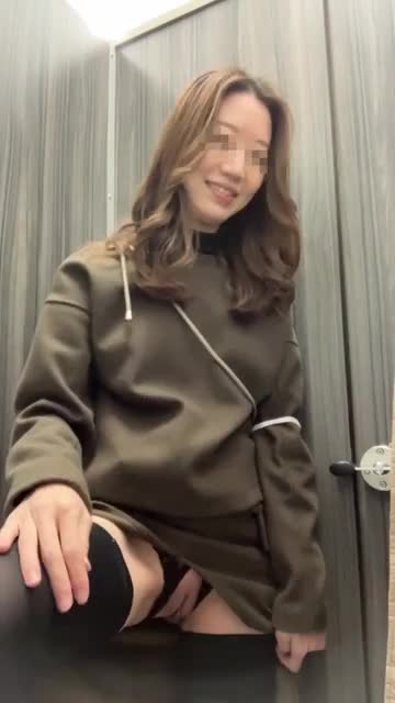 公衆トイレでやりました！