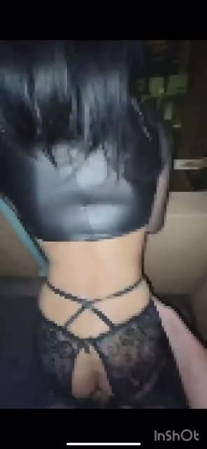 非常階段で…向かいのマンションから丸見え