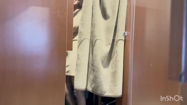 ネカフェ露出。単独さんに依頼し嫁の痴態を盗撮