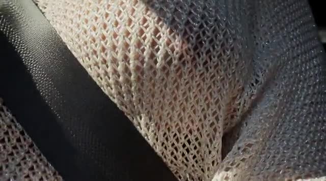 車内でノーブラノーパンで露出している21歳の変態ドМな人妻あん