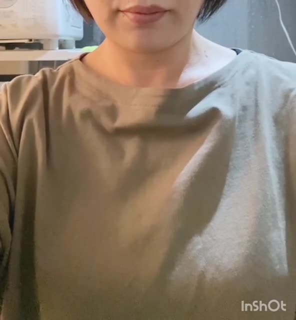 私のおっぱい見て下さい