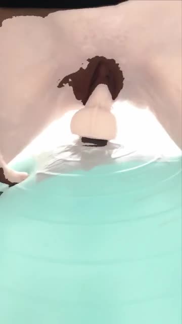バランスボールとディルドと熟女のアソコ