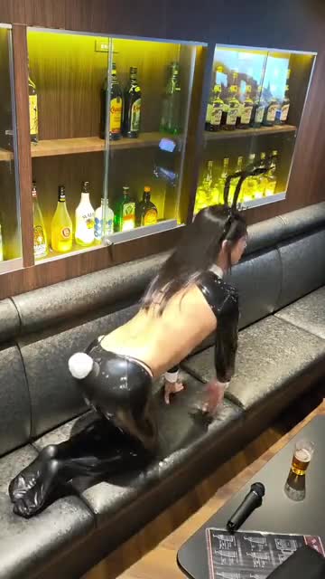 逆バニー露出狂カラオケバー