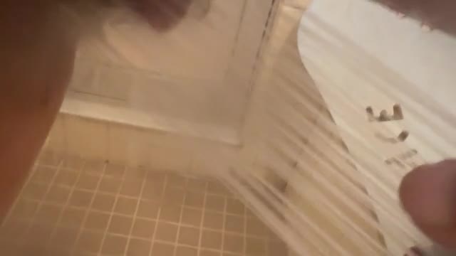 シャワーでクリいじり
