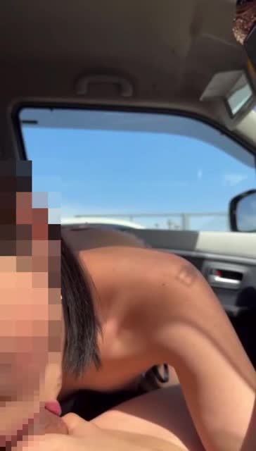 お昼に車内フェラ