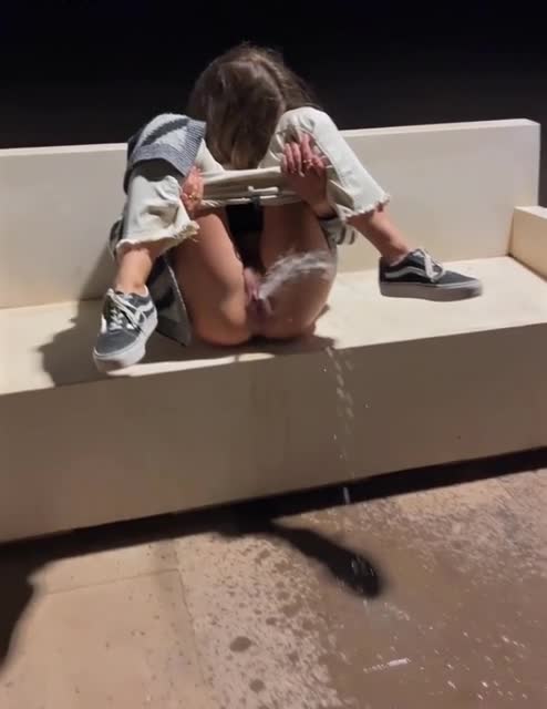 勢いよく噴射