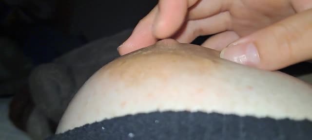 乳首勃起するまで