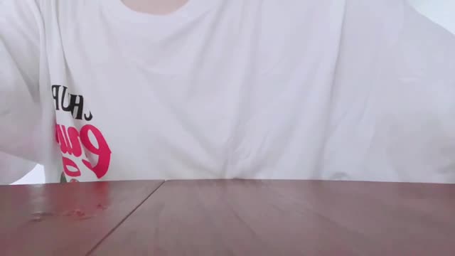 テーブルに擦れちゃった