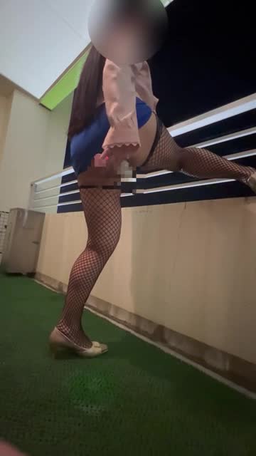 会社の制服で社外オナニー