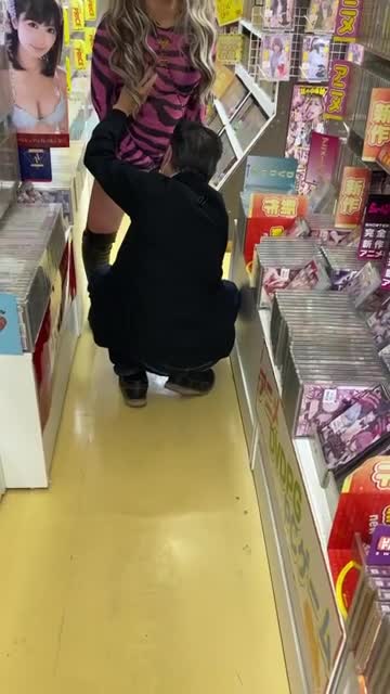 某ビデオshopで遭遇したオジサンに……あな