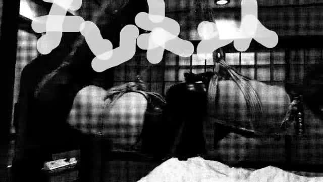 吊りを楽しむマゾ熟女