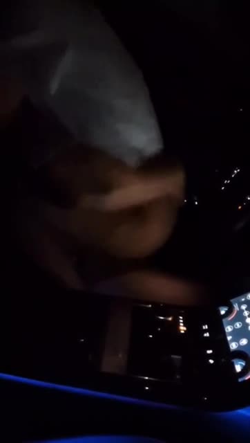 ホテルまで我慢出来なかった