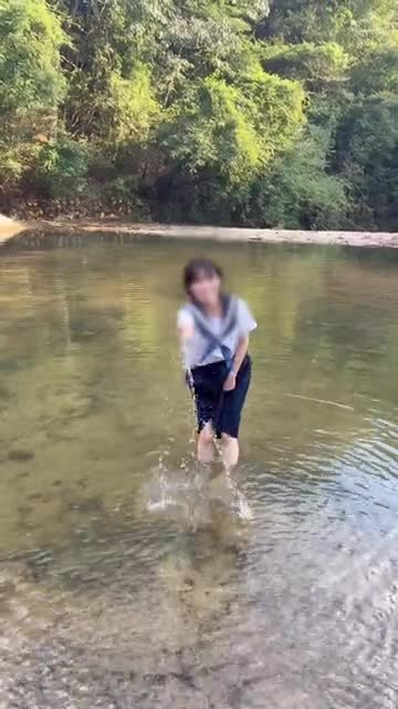 真夏の川辺で