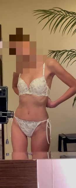 52貧乳　白下着