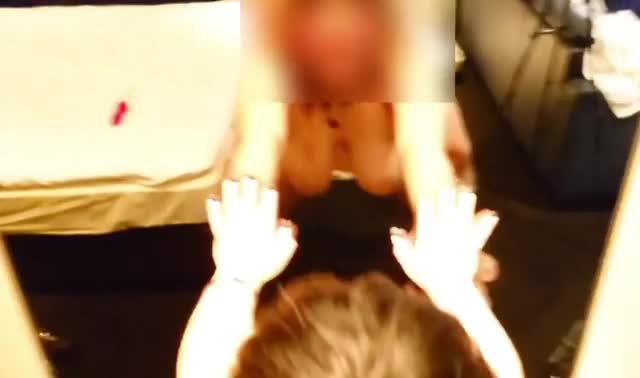 人妻(39)から鏡越しの立ちバックして欲しいとオネダリされて応じてみました。