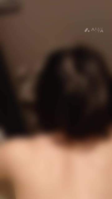 ドアの前でたちバック、目の前で鍵開けてみた。